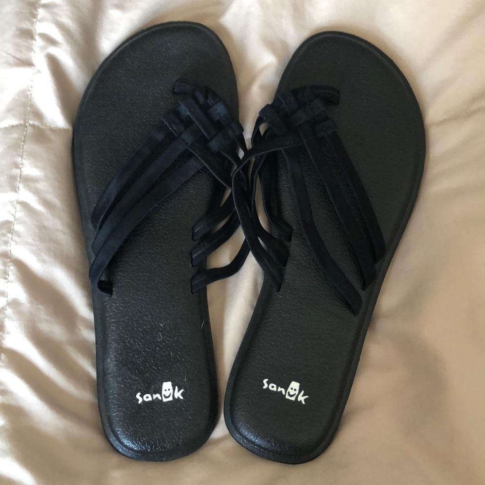Sanuk black sandals. EUC. Worn maybe 3 times.
